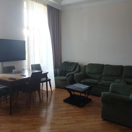 Апартамент На Абашидзе Apartment Batumi Luaran gambar